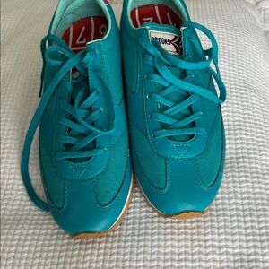 NWOT Brooks Sneakers Retro Women’s Size 8.5, Color Teal Green And Pink.
